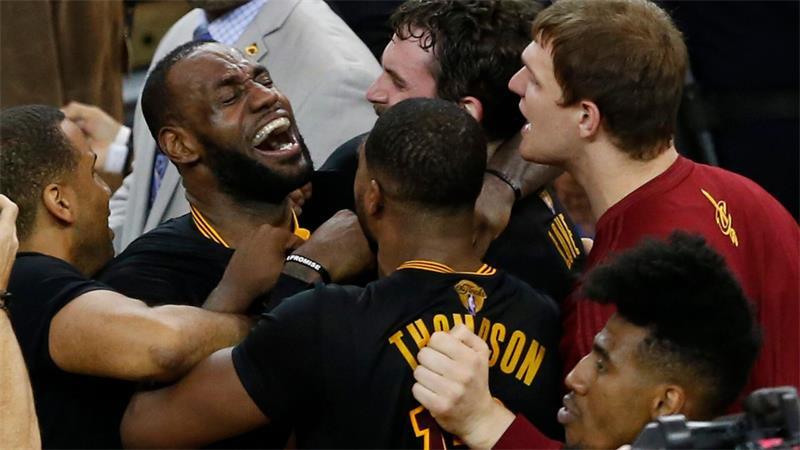 Er oder Jordan: NBA-Saison Nummer 24 als Argument für James? Sein Meisterstück: James führte Cleveland zur ersten NBA-Trophäe. (Archivbild)