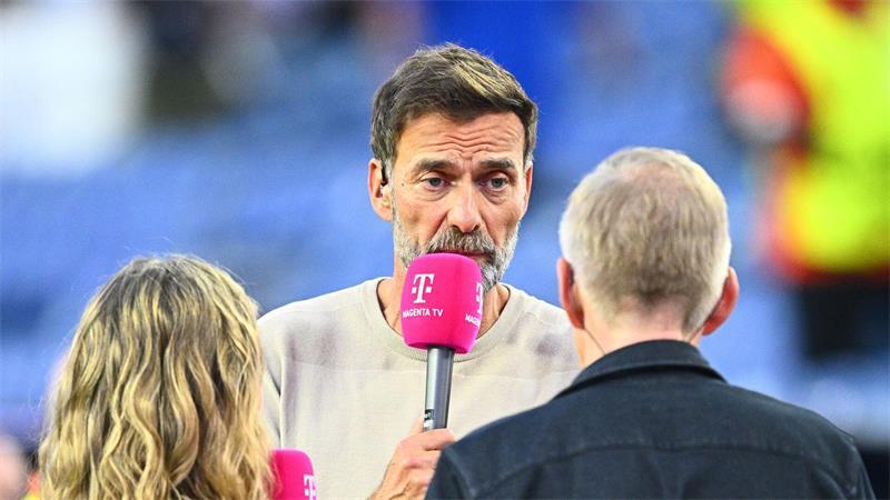 Klopps Ansagen aus New York und die Pläne der DFB-Spitze Sein aktuelles Sprachrohr: Jürgen Klopp kommentiert die WM bei MagentaTV. (Archivbild)