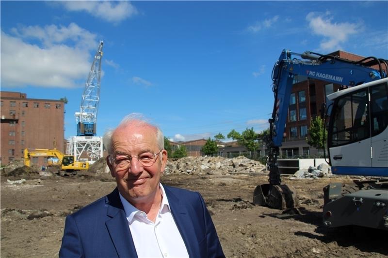 Sein liebster Spielplatz sind Baustellen von HC Hagemann: Visionär und Firmeninhaber Arne Weber auf dem Bauplatz, auf dem inzwischen bereits der erste Bauabschnitt des Hamburg Innovation Port eingeweiht wurde.