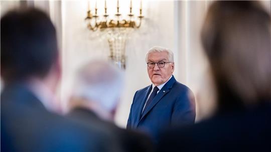 Seine Amtszeit endet im März 2027. Doch die Debatte über Steinmeiers Nachfolge hat bereits begonnen. 