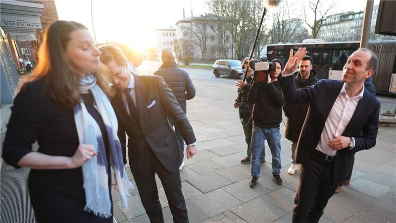 Seine CDU stehe für den Eintritt in eine Regierungskoalition mit der SPD bereits, sagte CDU-Landeschef Thering.