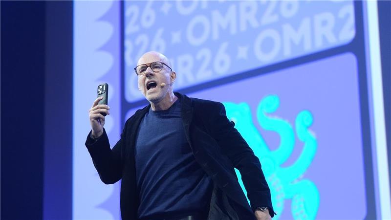 KI, Klitschko und „volle Kraft voraus“ beim OMR-Festival Seine Vorhersagen werden nicht selten auch wahr. Professor und Digitalexperte Scott Galloway.