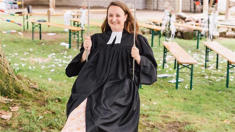 Pastorin Stephanie Müller wird am Sonntag offiziell ins Amt eingeführt Seit 1. September bekleidet Pastorin Stephanie Müller regulär die Pfarrstelle in der Kirchengemeinde Oldendorf, am 15. September wird sie offiziell ins Amt eingeführt.