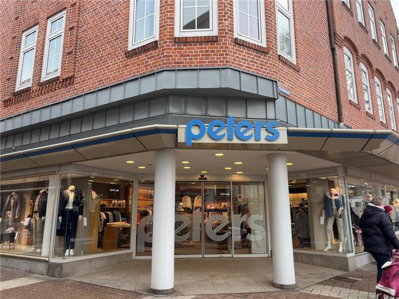 Seit 1911 gibt es das Modehaus Peters an der Sattelmacherstraße/Ecke Pferdemarkt.