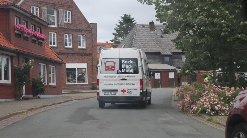 Seit 2020 fährt das Sozio-Med-Mobil Menschen aus Nordkehdingen und Drochtersen zu Ärzten.