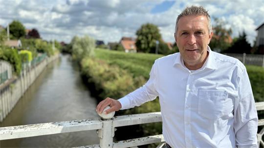 Seit 2021 ist Timo Gerke (parteilos) Samtgemeindebürgermeister in Lühe - und will es auch bleiben.