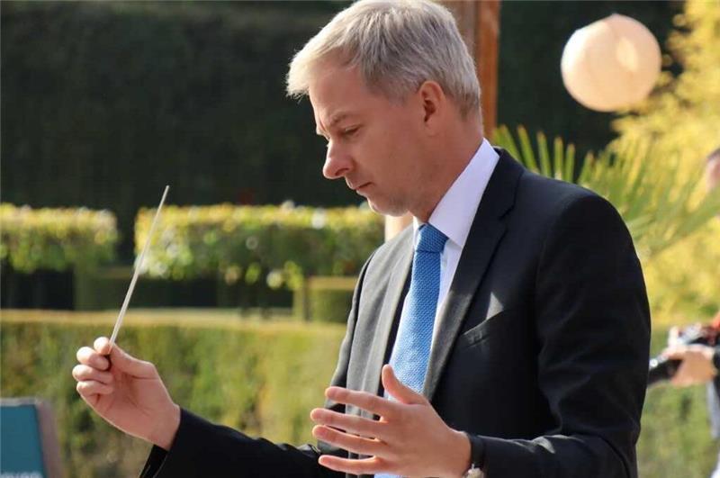 40 Jahre Jugend-Sinfonie-Orchester: Woran Andreas Désor zurückdenkt Seit 2022 ist Hinnerk Otten vom Gymnasium Süd als weiterer Dirigent an Bord des Buxtehuder Jugend-Sinfonie-Orchesters.