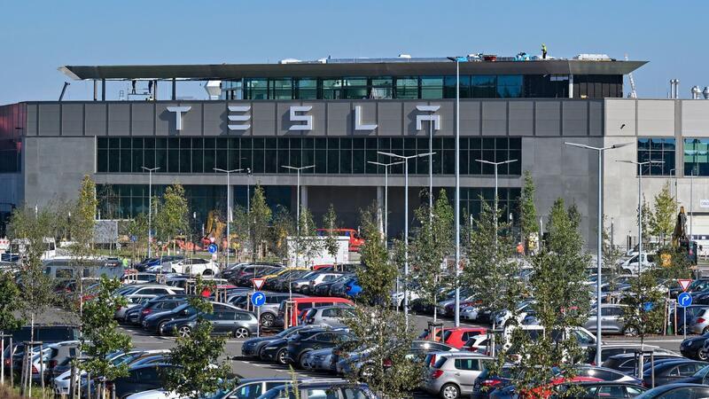 Tesla soll Schmutzwasser-Grenzwerte deutlich überschreiten Seit 2022 produziert Tesla im brandenburgischen Grünheide Elektroautos.