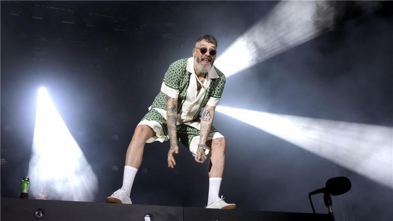 Bilder des Tages Seit 25 Jahren auf der Bühne. Sido feiert mit 14.000 Fans auf dem Domplatz in Erfurt zum Start seiner Jubiläumstour.