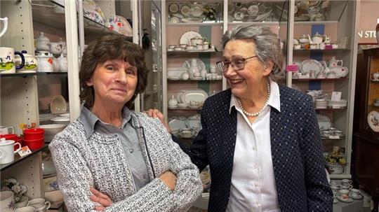 Seit 61 Jahren unzertrennlich: Renate Engel und ihre Angestellte Erika Bockelmann.
