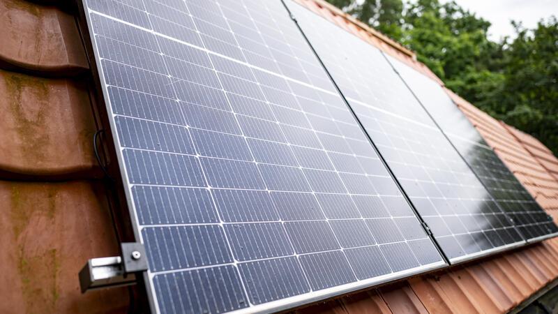 Seit August gibt es für Privatnutzer weniger Geld für Solarstrom vom Dach.