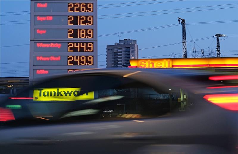 Inkonsequent und "sozial blind": Opposition kritisiert das Entlastungspaket Seit Beginn des Ukraine-Krieges sind die Energie- und Spritpreise in die Höhe geschossen. Foto: Oliver Berg/dpa