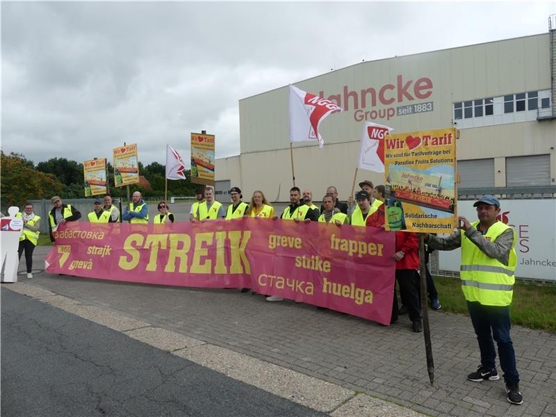 Seit Dienstagmorgen ist die Jahncke-Belegschaft im unbefristeten Streik , nachdem ein erstes Gespräch zwischen Geschäftsführung und Gewerkschaft am Montag gescheitert war. Zuvor hatte es seit Mai bereits mehrere befristete Streikaktionen ge