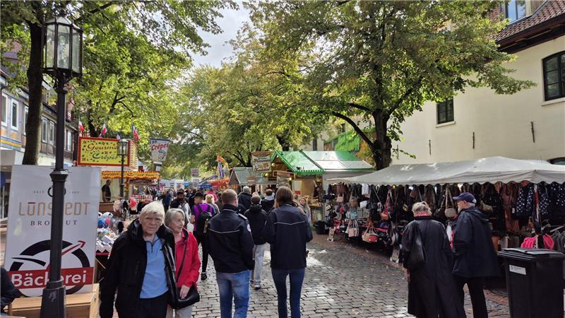 Amokfahrten: So schützt Stade den Herbstmarkt Seit Donnerstag läuft der Herbstmarkt in der Stader Altstadt.