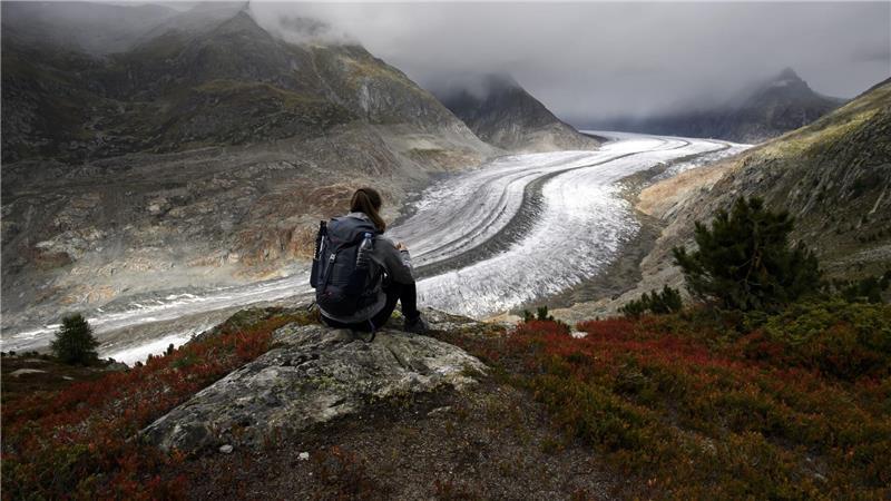 Gletscherschmelze in den Alpen besonders früh Seit Ende Juni geht es bei der Schmelze schon an die Substanz der Gletscher. (Archivbild)