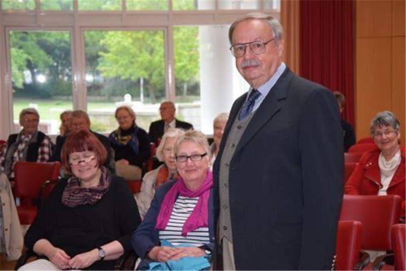 Seit Jahren an der Auswahl der Orchester und Solisten beteiligt, die im Stadeum gastieren: Dirigent Volker Schmidt-Gertenbach.
