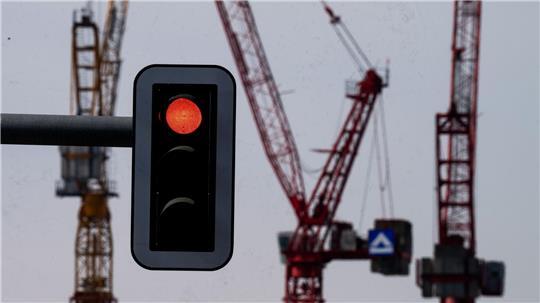 Seit Jahren bremsen immer neue Krisen die deutsche Wirtschaft aus. (Symbolbild)