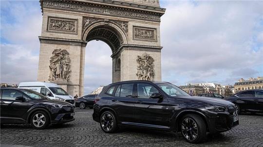 Seit Jahren kämpft die Pariser Stadtverwaltung für eine Verkehrswende und weniger Autoverkehr - nun sind SUV von einer drastischen Entscheidung betroffen.