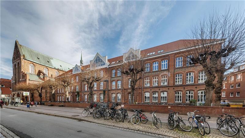 Seit Jahrhunderten ein markanter Backsteinbau in Lübeck: Das Katharineum. 