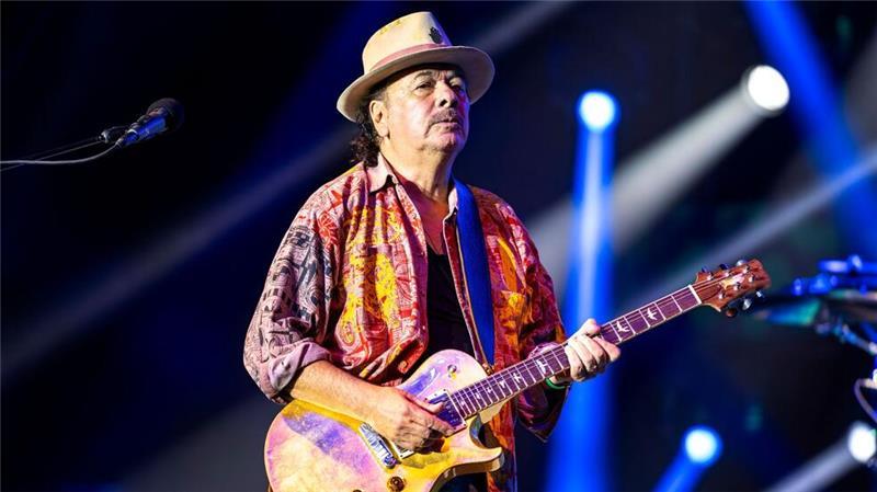 Seit Jahrzehnten tourt Carlos Santana um die Welt und veröffentlicht ein Album nach dem anderen. Nun muss er pausieren. (Archivbild)