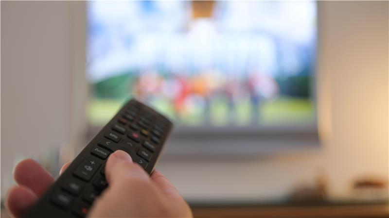 „Schwarzseher“: Warum die Telekom derzeit Rivale Vodafone angeht Seit Juli dürfen Vermieter die TV-Gebühren nicht mehr auf die Nebenkosten umlegen.