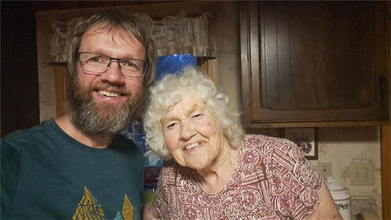 Appalachian Trail: Für den Weit-Wanderer wird’s wild zum Schluss Seit März dieses Jahres ist Jörg Seeger auf dem Appalachian Trail in den USA unterwegs. Ein Trail mit vielen interessanten Begegnungen. So wie mit der 93 Jahre alten Honey.