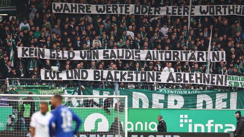 Seit Monaten protestieren die aktiven Fanszenen in Deutschland gegen die Investoren-Pläne der DFL.