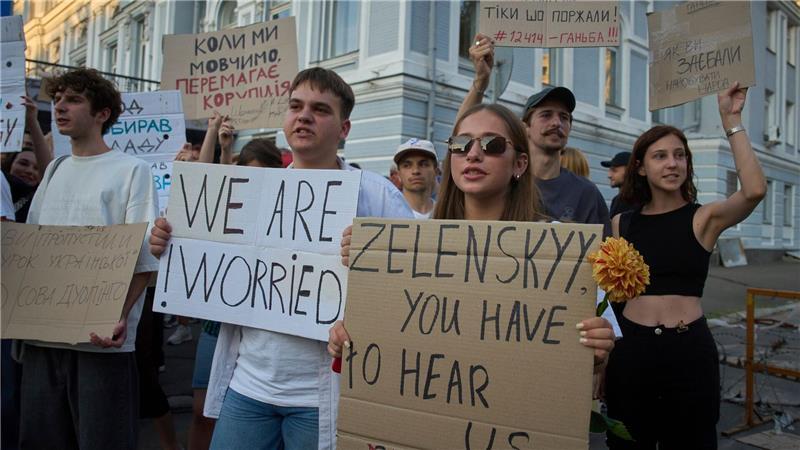 Rada legt Abstimmungstermin für Selenskyjs neues Gesetz fest Seit Tagen gab es Proteste in Kiew und anderen Städten gegen die Beschneidung der Vollmachten der Anti-Korruptionsbehörden.