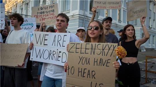 Seit Tagen gab es Proteste in Kiew und anderen Städten gegen die Beschneidung der Vollmachten der Anti-Korruptionsbehörden. 