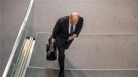 Seit Tagen ringt Bundeskanzler Olaf Scholz mit Vizekanzler Robert Habeck und Finanzminister Christian Lindner um Wege aus dem Milliardenloch im Haushalt.