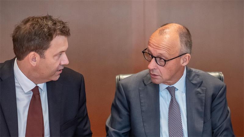 Seit Tagen wird auch auf höchster Ebene über eine Entlastung bei den Spritpreisen diskutiert. (Archivbild)