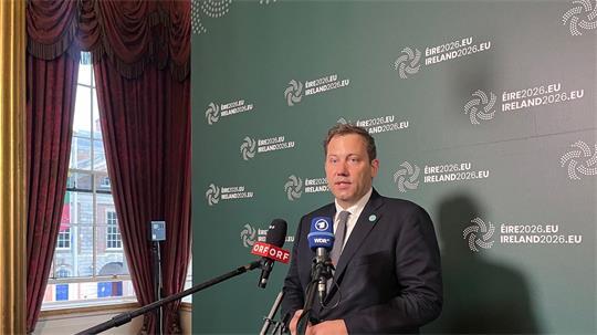 Seit Tagen wird auch auf höchster Ebene über eine Entlastung bei den Spritpreisen diskutiert. 