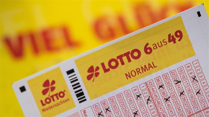 Hoher Jackpot lockt - stehen die Chancen wirklich besser? Seit Wochen fehlt den Lottospielern in Deutschland das ganz große Glück. Der Jackpot steht bei 50 Millionen Euro - und wird einfach nicht geknackt. (Archivbild)