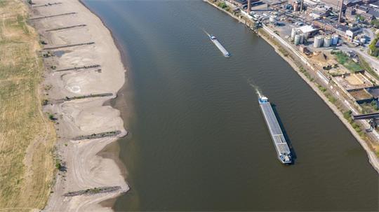 Seit Wochen führt der Rhein zu wenig Wasser. (Archivbild)