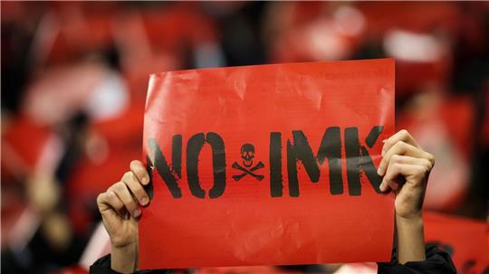 Seit Wochen protestieren Fußball-Fans gegen drohende Einschränkungen.