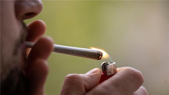 Seit dem 1. April ist in Deutschland der Besitz, private Anbau und Konsum bestimmter Mengen Cannabis für Erwachsene erlaubt.