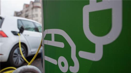 Seit dem 17. Dezember nimmt das Bundesamt für Wirtschaft und Ausfuhrkontrolle keine Anträge auf E-Autoförderung mehr an.