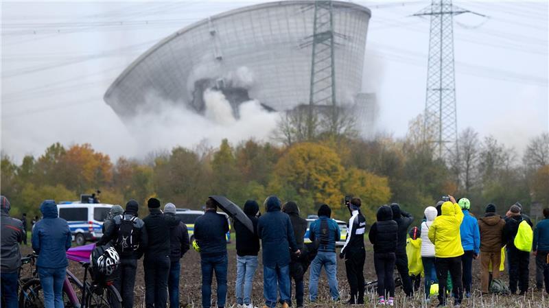 Seit dem Ausstieg aus der Kernenergie 2023 machen Atommeiler in Deutschland meist durch Sprengungen auf sich aufmerksam. Die CSU will die Technologie nun aber wieder ins Land zurückholen - mit modernen Mini-Atommeilern. (Symbolbild)