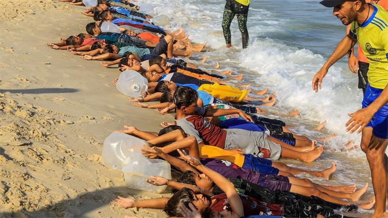 Seit dem Sommer findet das Schwimmtraining im Gazastreifen wieder statt, seitdem haben Hunderte Kinder schwimmen gelernt. 