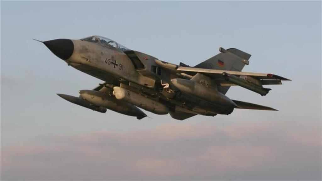 Seit den Abendstunden am Dienstag wird ein Tornado der Luftwaffe bei der Suche n...