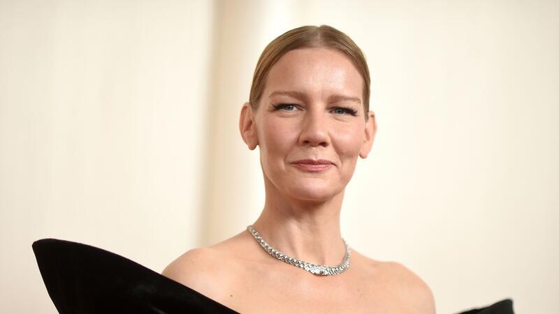Sandra Hüller bemerkt Veränderungen im Umfeld Seit der Oscar-Nominierung bemerkt die Schauspielerin Sandra Hüller, dass ihr Umfeld anders mit ihr umgeht.
