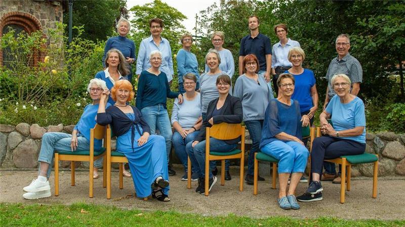 Kilkenny Band: Ein Himmelpfortener steht als Teilzeit-Ire auf der Bühne Seit einem Jahr leitet Gisa Wilfarth (sitzend in der Mitte) den Chor Our Sound.