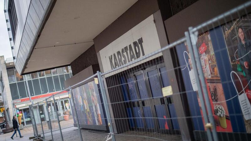 „Ramsch“-Milliardär sichert sich Karstadt-Grundstück Seit einem Monat läuft der Abriss des Karstadt-Gebäudes in der Bremerhavener Innenstadt.