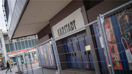 Seit einem Monat läuft der Abriss des Karstadt-Gebäudes in der Bremerhavener Innenstadt.