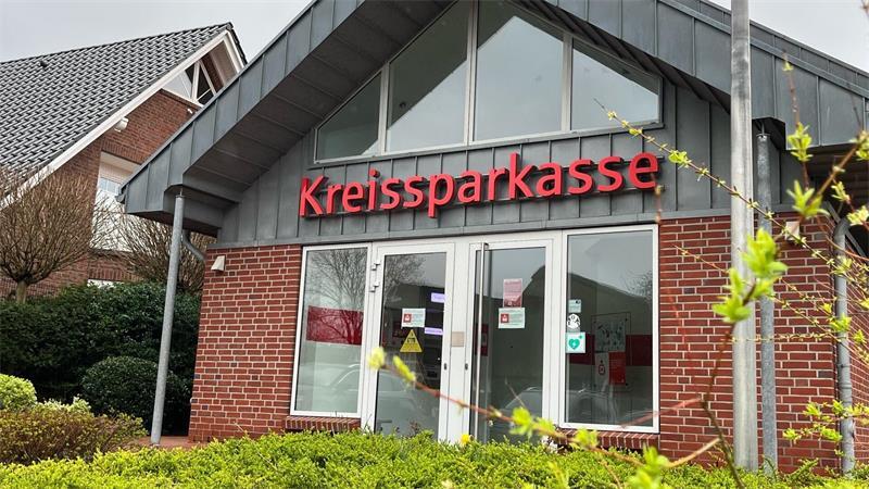 24/7 geöffnet: Dollerner erfüllt sich Traum vom eigenen Laden Seit etwa zwei Jahren stand die ehemalige Sparkassenfiliale leer.