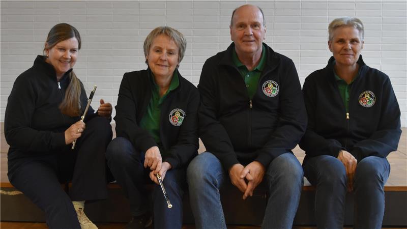 Seit ihrer Jugend dabei: Birgit Jepp, Andreas Jepp, Christine Homann und Karina Feldmann (von rechts). Nicht auf dem Foto: Birgit Schacht, Sabine Mau und Gitta Stehr.
