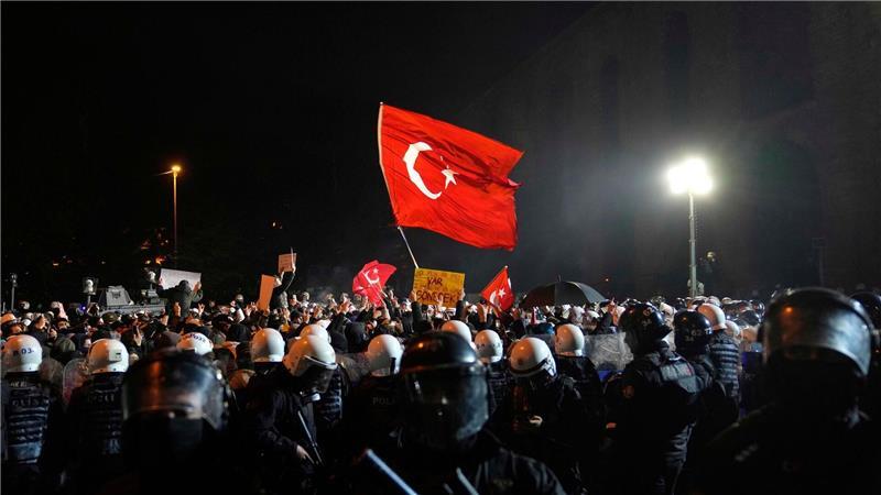 Seit knapp einer Woche gehen Menschen in der Türkei Verboten zum Trotz auf die Straße. (Archivbild)