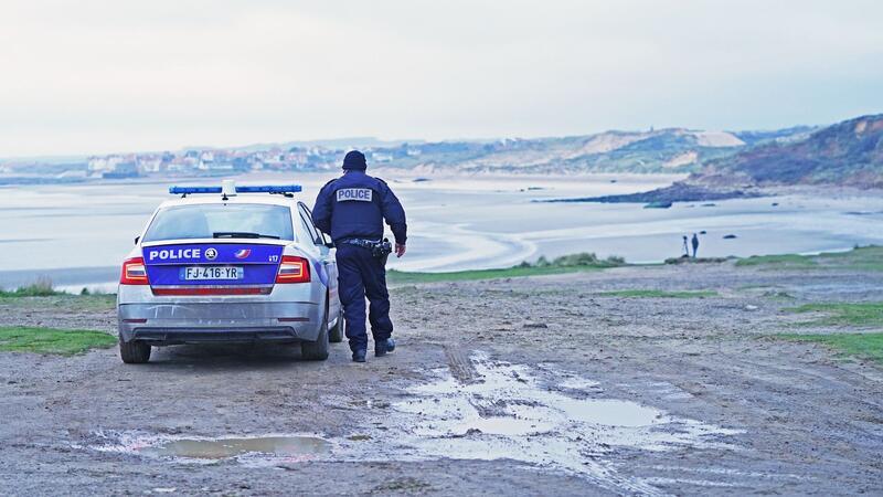 Flüchtlingsboot kentert in Nordfrankreich: Siebenjährige tot Seit längerem überqueren viele Migranten mit Schlauchbooten von der nordfranzösischen Küste aus den Ärmelkanal nach Großbritannien (Symbolbild).