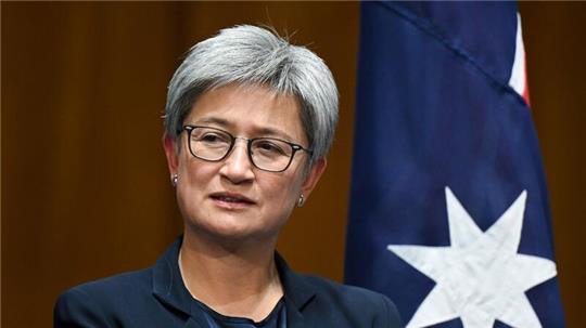 Seit mehr als 100 Tagen ist Krieg im Gazastreifen. Die australische Außenministerin Penny Wong hat nun eine dauerhafte Waffenruhe gefordert.