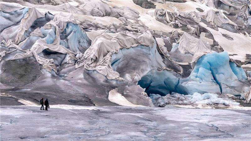 Gletscherschmelze in den Alpen besonders früh Seit mehr als 20 Jahren gab es in den Schweizer Alpen kein Jahr mehr mit Gletscherwachstum. (Archivbild)